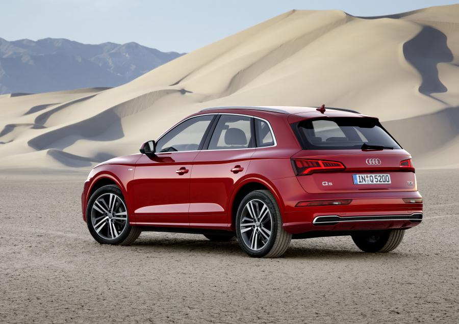  Audi Q5 TFSI Quattro S-Line 2016 года  (WW) (фото 4 из 110)